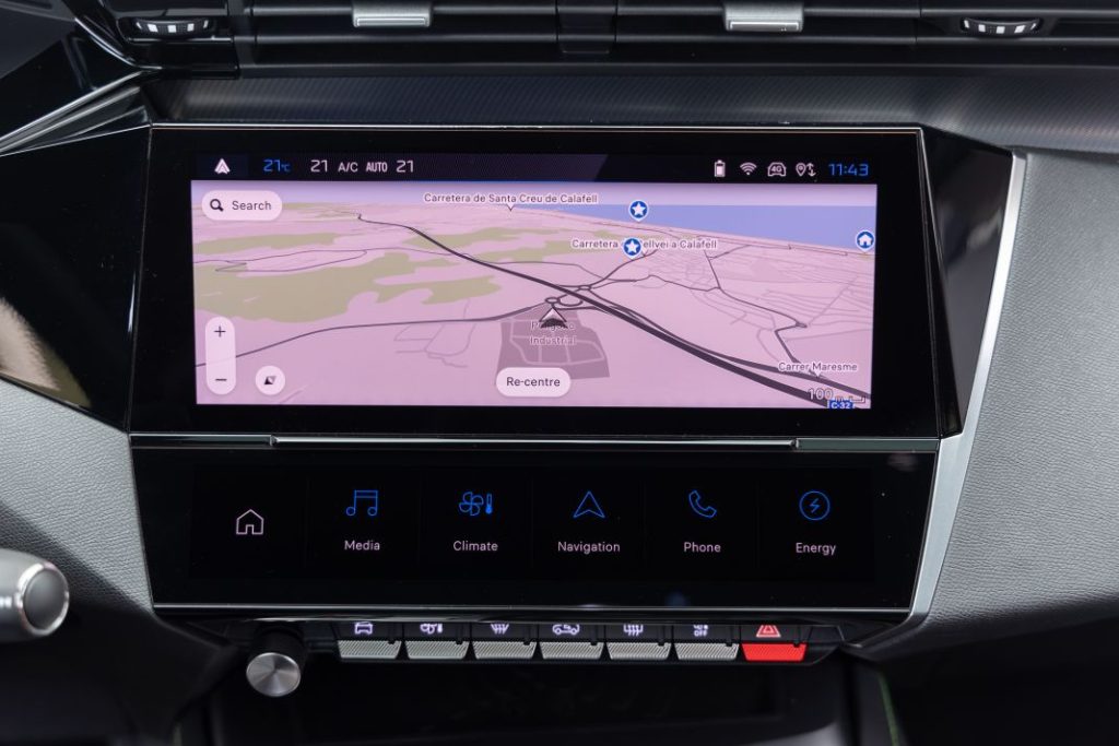 Primera prueba del Peugeot E-308 2024. Un eléctrico lógico y con estilo 30 Motor16 Peugeot E 308 prueba 16 Motor16