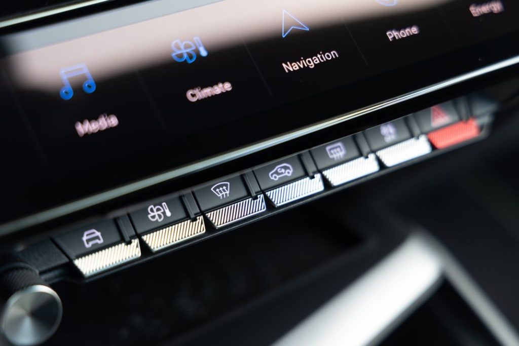 Primera prueba del Peugeot E-308 2024. Un eléctrico lógico y con estilo 33 Motor16 Peugeot E 308 prueba 24 Motor16