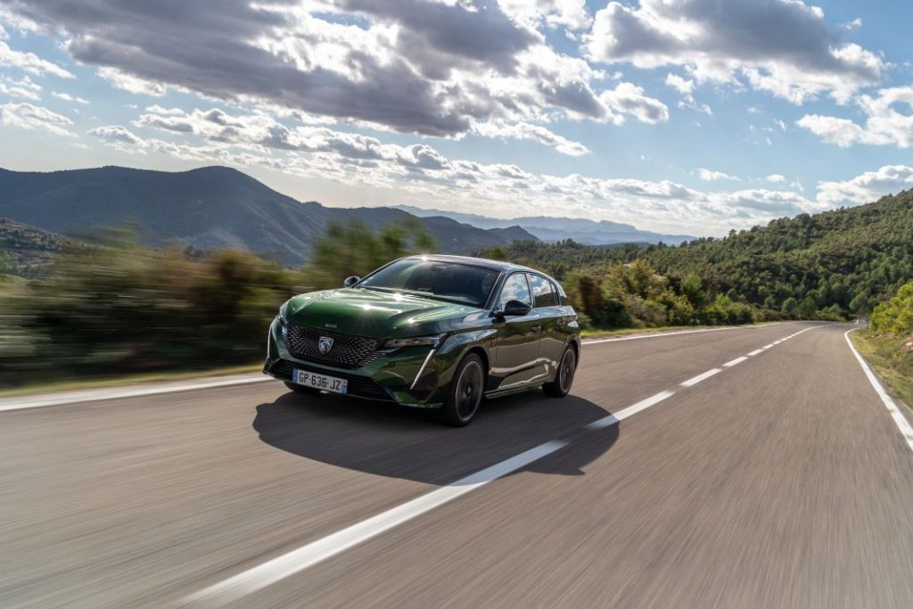 Primera prueba del Peugeot E-308 2024. Un eléctrico lógico y con estilo 6 Motor16 Peugeot E 308 prueba 3 Motor16