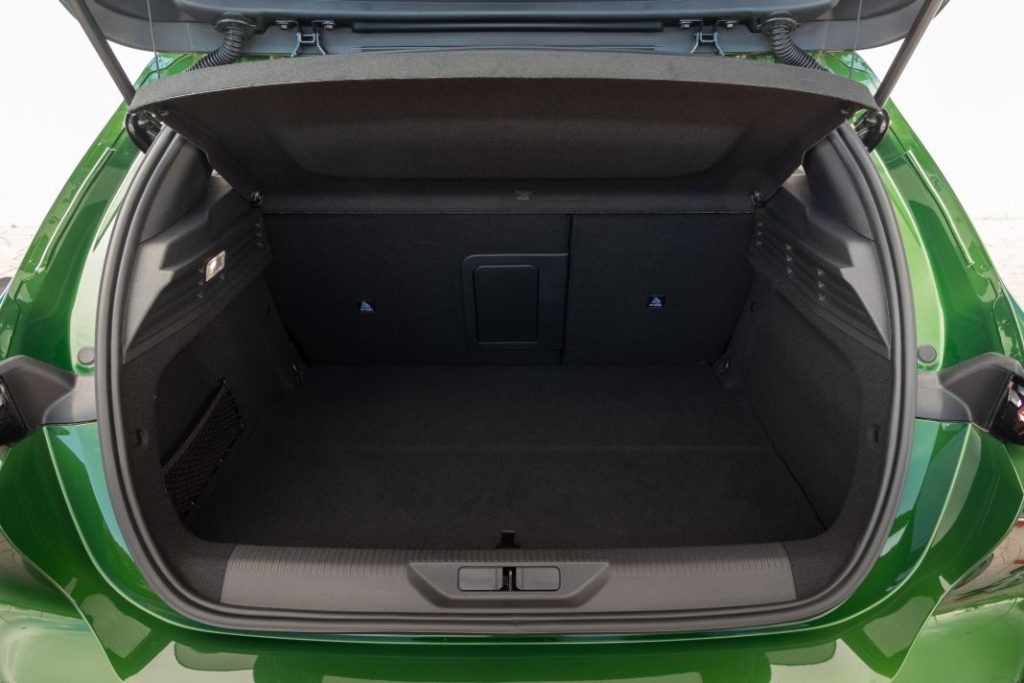 Primera prueba del Peugeot E-308 2024. Un eléctrico lógico y con estilo 42 Motor16 Peugeot E 308 prueba 35 Motor16