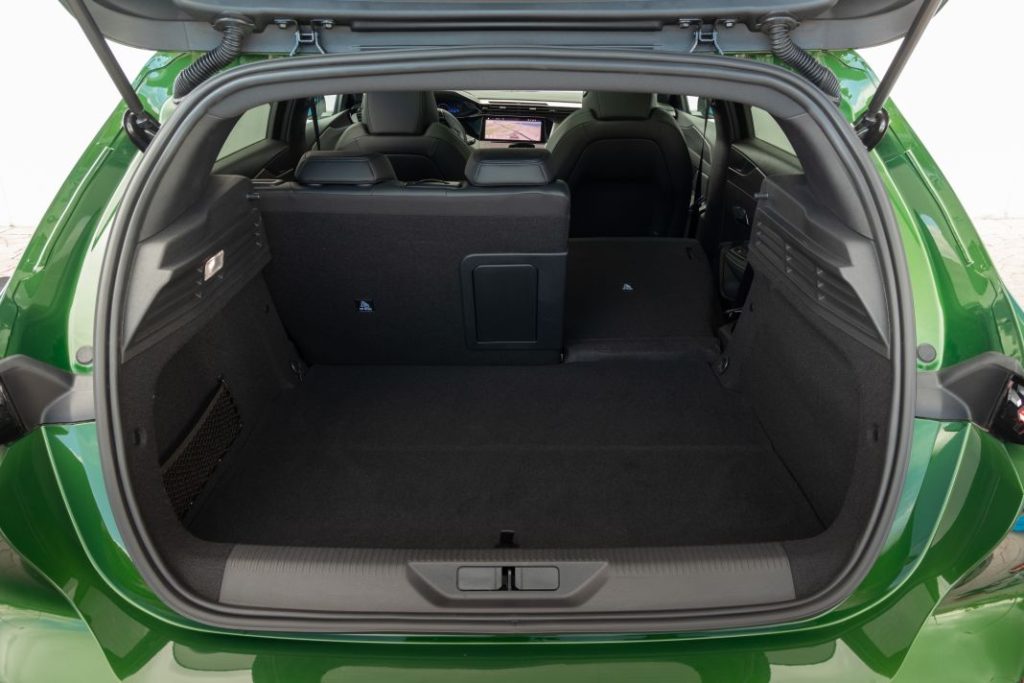 Primera prueba del Peugeot E-308 2024. Un eléctrico lógico y con estilo 43 Motor16 Peugeot E 308 prueba 36 Motor16