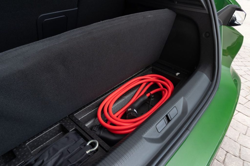 Primera prueba del Peugeot E-308 2024. Un eléctrico lógico y con estilo 24 Motor16 Peugeot E 308 prueba 42 Motor16