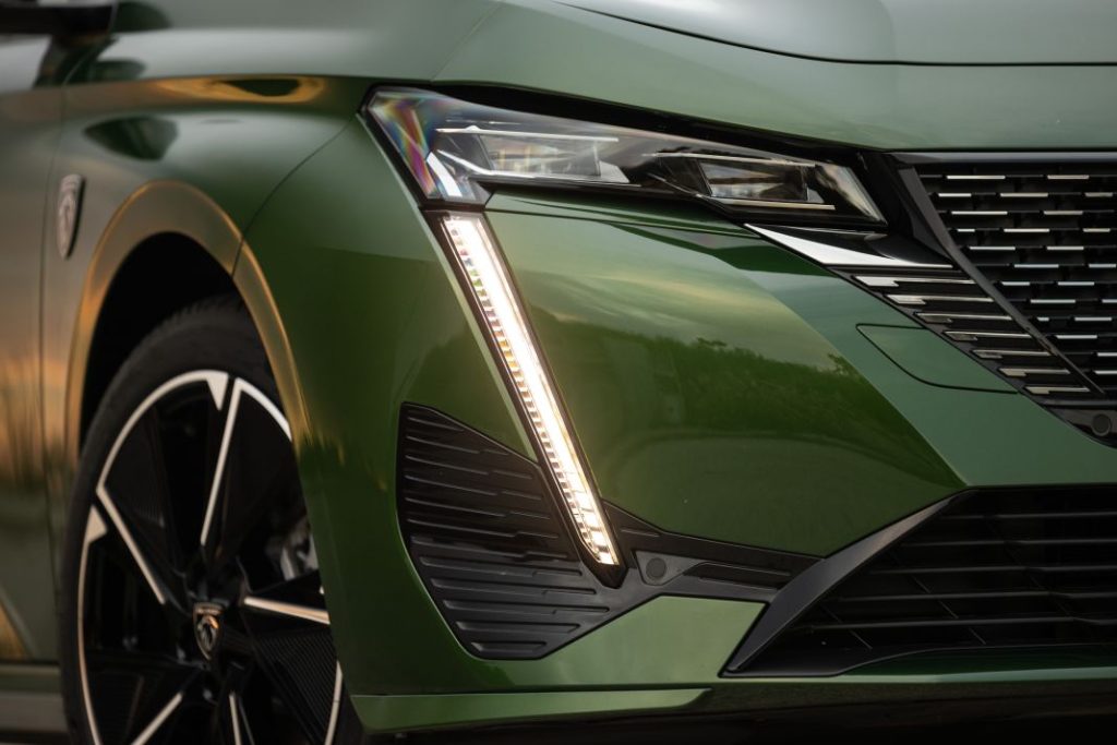 Primera prueba del Peugeot E-308 2024. Un eléctrico lógico y con estilo 20 Motor16 Peugeot E 308 prueba 46 Motor16