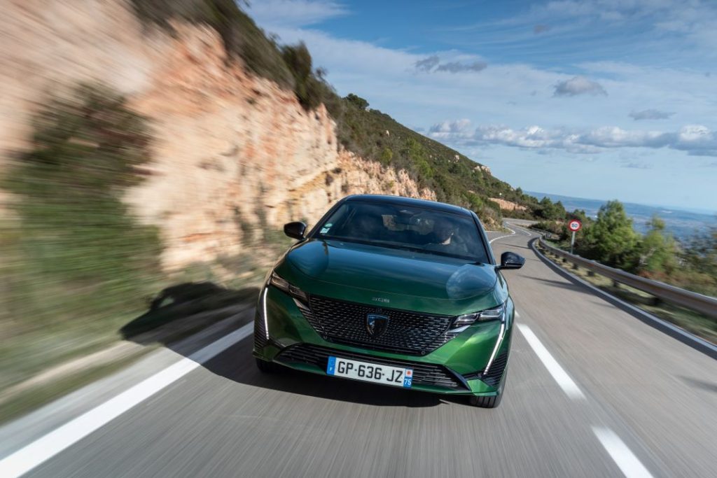 Primera prueba del Peugeot E-308 2024. Un eléctrico lógico y con estilo 7 Motor16 Peugeot E 308 prueba 5 Motor16