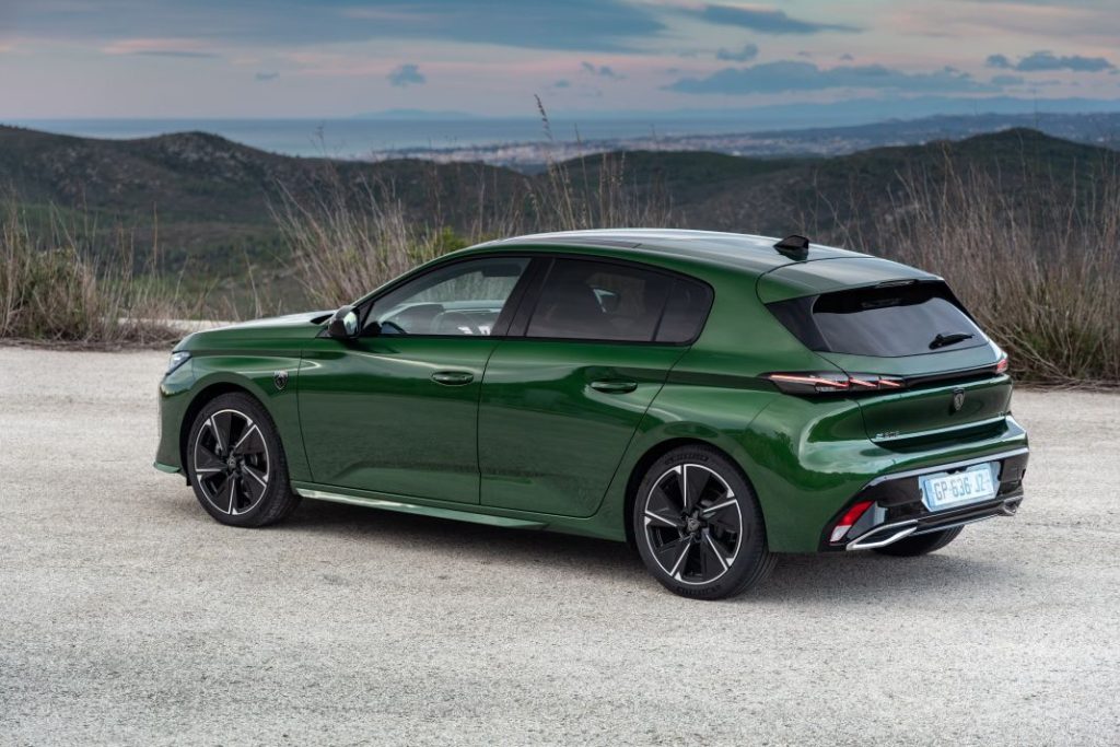 Primera prueba del Peugeot E-308 2024. Un eléctrico lógico y con estilo 12 Motor16 Peugeot E 308 prueba 51 Motor16