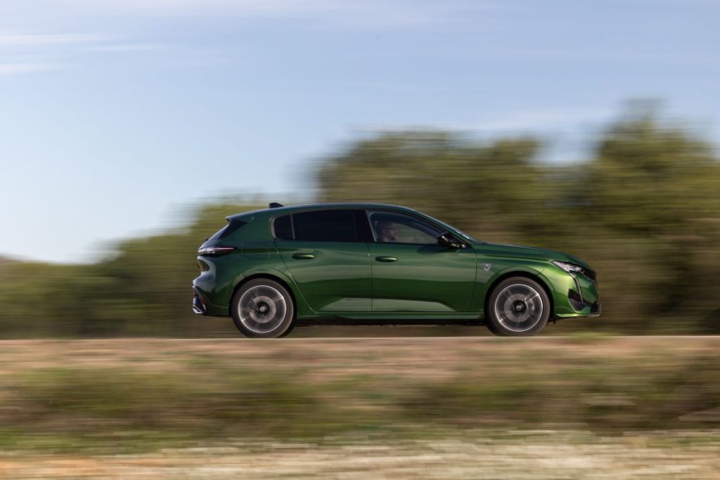 Primera prueba del Peugeot E-308 2024. Un eléctrico lógico y con estilo 10 Motor16 Peugeot E 308 prueba 55 Motor16