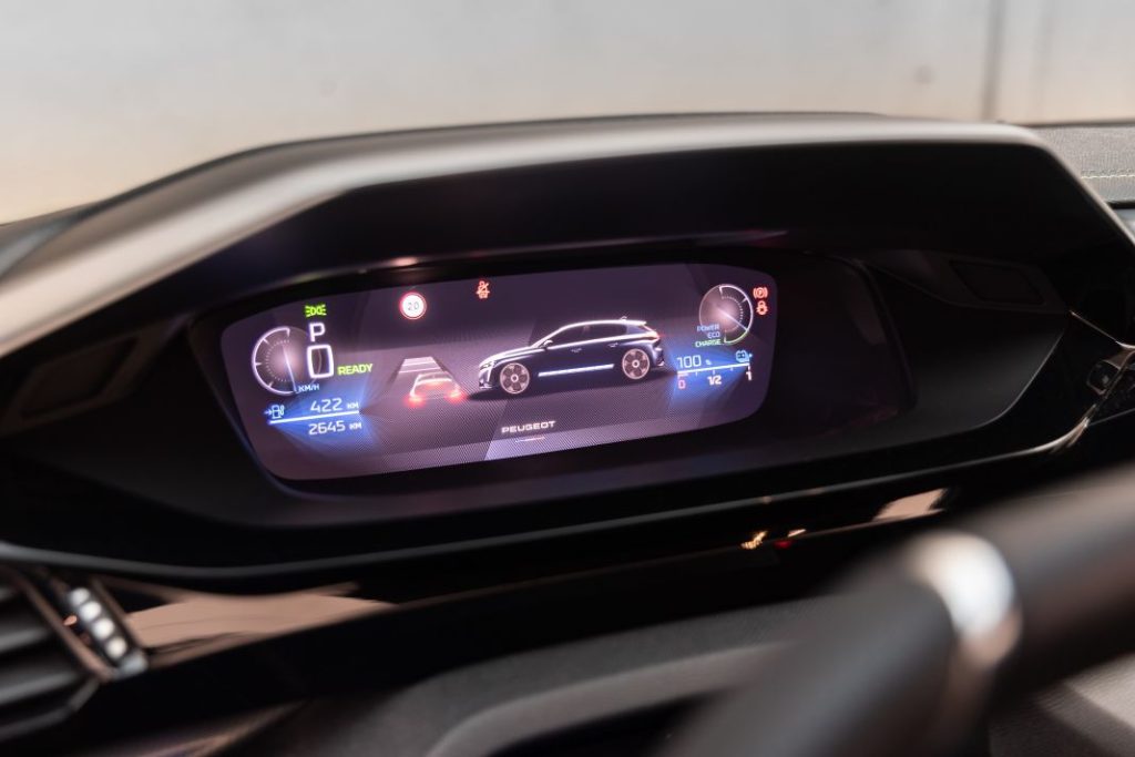 Primera prueba del Peugeot E-308 2024. Un eléctrico lógico y con estilo 39 Motor16 Peugeot E 308 prueba 59 Motor16