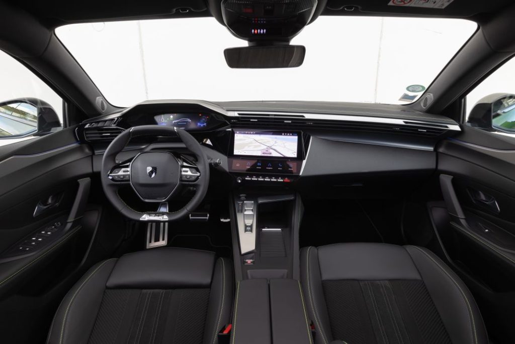 Primera prueba del Peugeot E-308 2024. Un eléctrico lógico y con estilo 3 Motor16 Peugeot E-308 prueba (9)