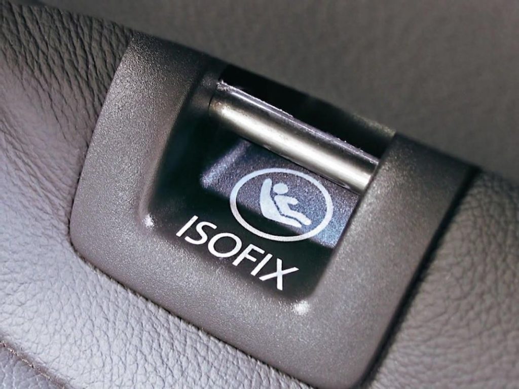 Que precauciones se deben tomar al utilizar los anclajes Isofix Motor16
