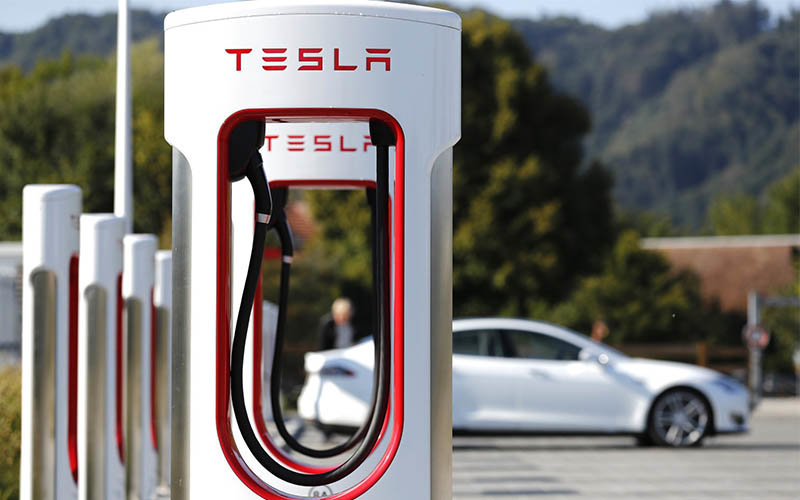 Los mecánicos que no saben ni reparar los coches de su propia marca 108 Motor16 tesla