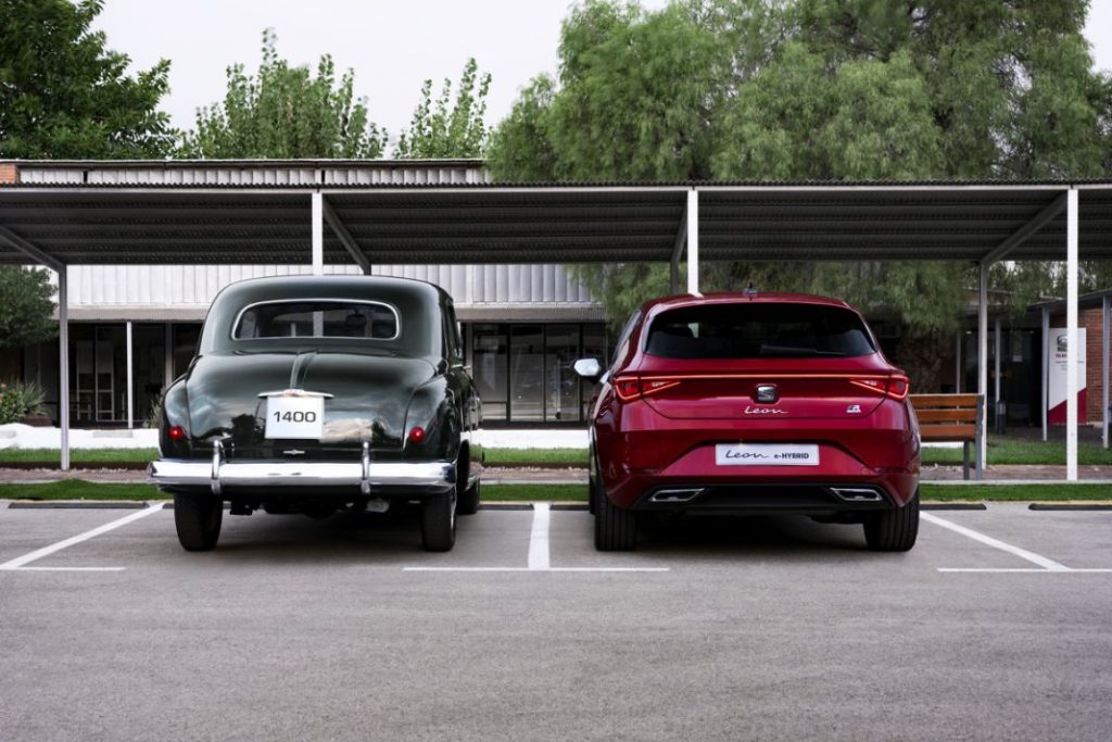 Seat 1400: 70 años del coche que inició la historia de la marca 8 Motor16 Seat 70 anos 1400 vs Seat Leon11 Motor16