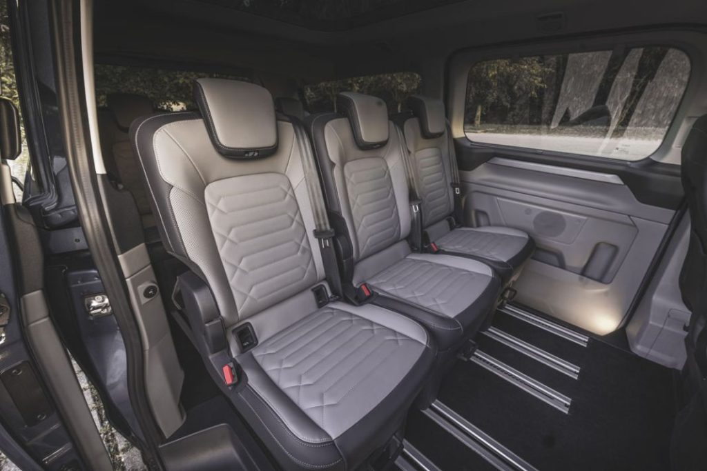 TOURNEO CUSTOM CABIN 07 Motor16