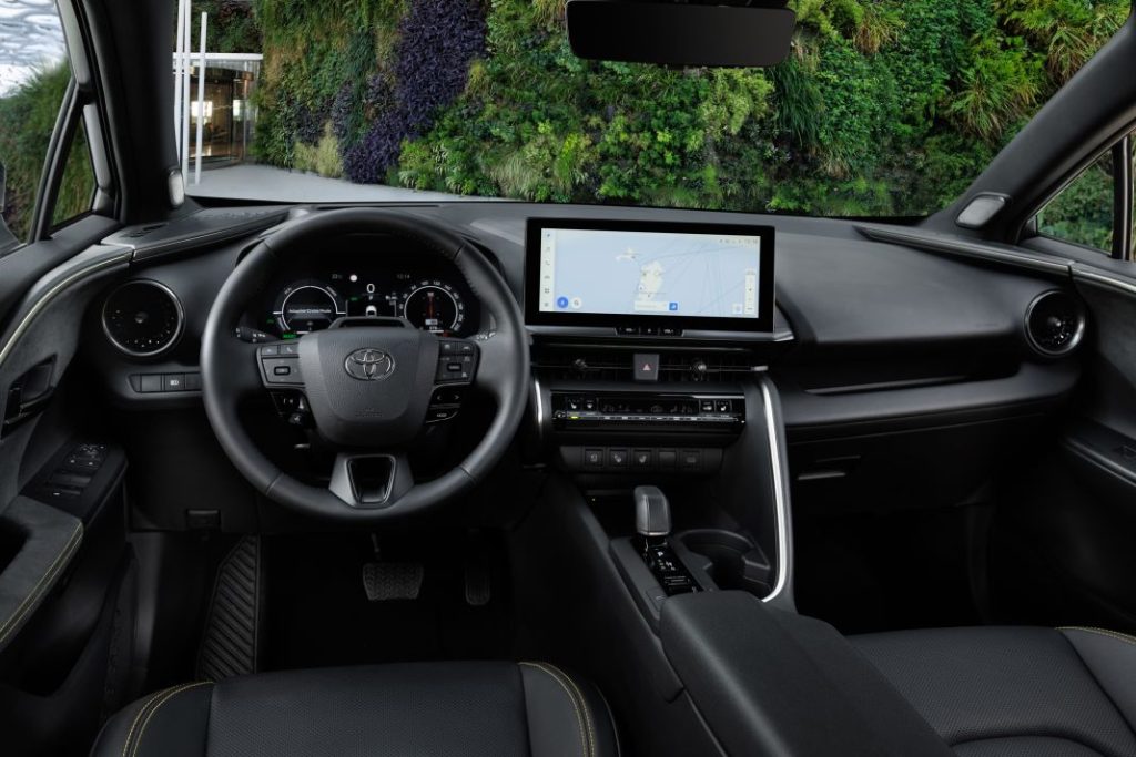 Primera prueba del Toyota C-HR 2024: Mejora en todo menos en el precio 24 Motor16 Toyota C HR prueba 15 Motor16