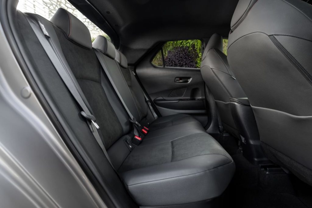 Primera prueba del Toyota C-HR 2024: Mejora en todo menos en el precio 4 Motor16 Toyota C HR prueba 17 Motor16