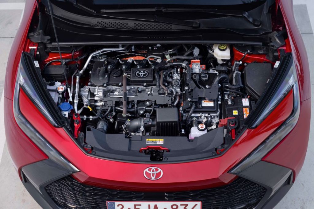 Primera prueba del Toyota C-HR 2024: Mejora en todo menos en el precio 31 Motor16 Toyota C HR prueba 2 Motor16