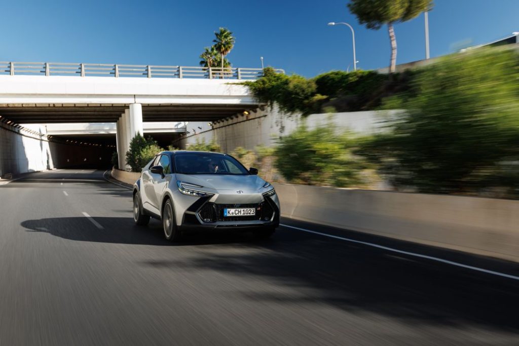 Primera prueba del Toyota C-HR 2024: Mejora en todo menos en el precio 19 Motor16 Toyota C HR prueba 22 Motor16