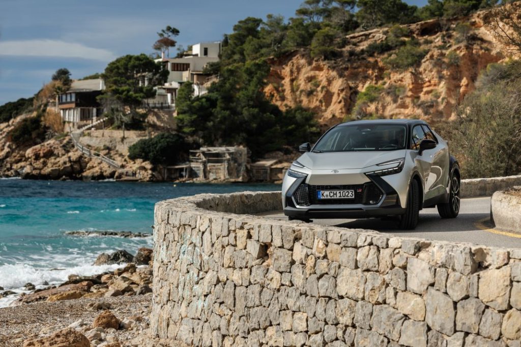 Primera prueba del Toyota C-HR 2024: Mejora en todo menos en el precio 18 Motor16 Toyota C HR prueba 23 Motor16