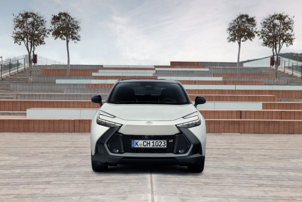 Primera prueba del Toyota C-HR 2024: Mejora en todo menos en el precio 1 Motor16 Toyota C HR prueba 25 Motor16