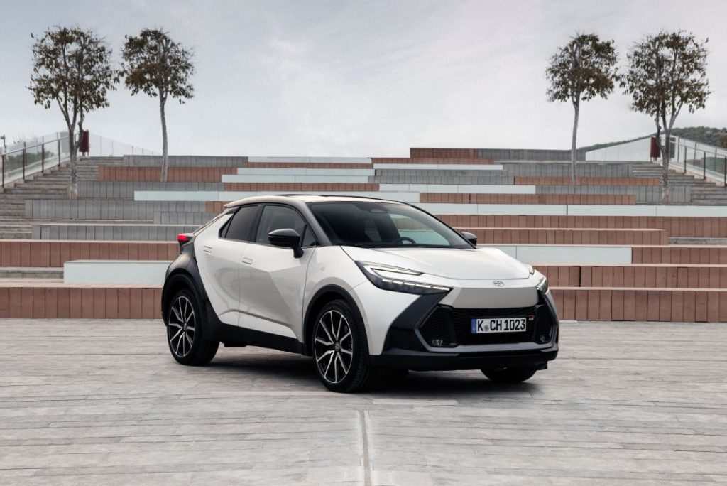 Primera prueba del Toyota C-HR 2024: Mejora en todo menos en el precio 10 Motor16 Toyota C HR prueba 26 Motor16