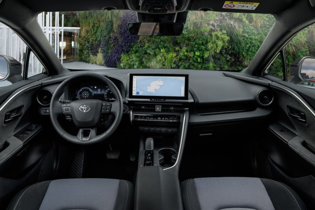 Primera prueba del Toyota C-HR 2024: Mejora en todo menos en el precio 3 Motor16 Toyota C HR prueba 3 Motor16