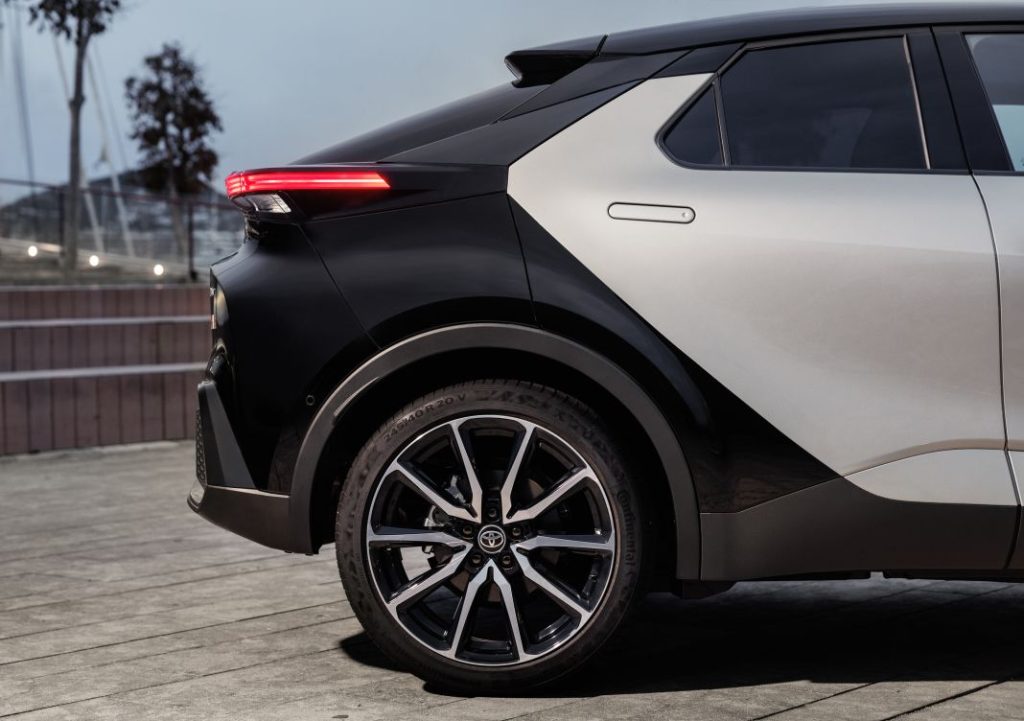Primera prueba del Toyota C-HR 2024: Mejora en todo menos en el precio 16 Motor16 Toyota C HR prueba 33 Motor16