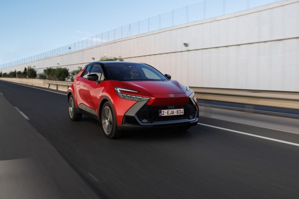 Primera prueba del Toyota C-HR 2024: Mejora en todo menos en el precio 58 Motor16 Toyota C HR prueba 47 Motor16