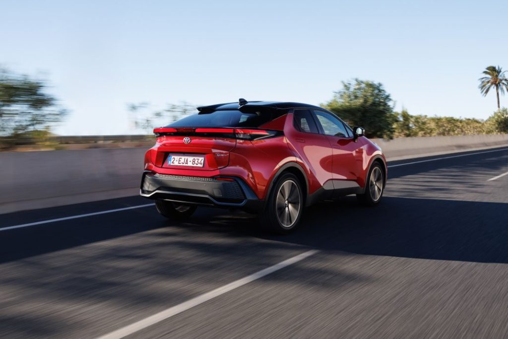Primera prueba del Toyota C-HR 2024: Mejora en todo menos en el precio 6 Motor16 Toyota C HR prueba 48 Motor16