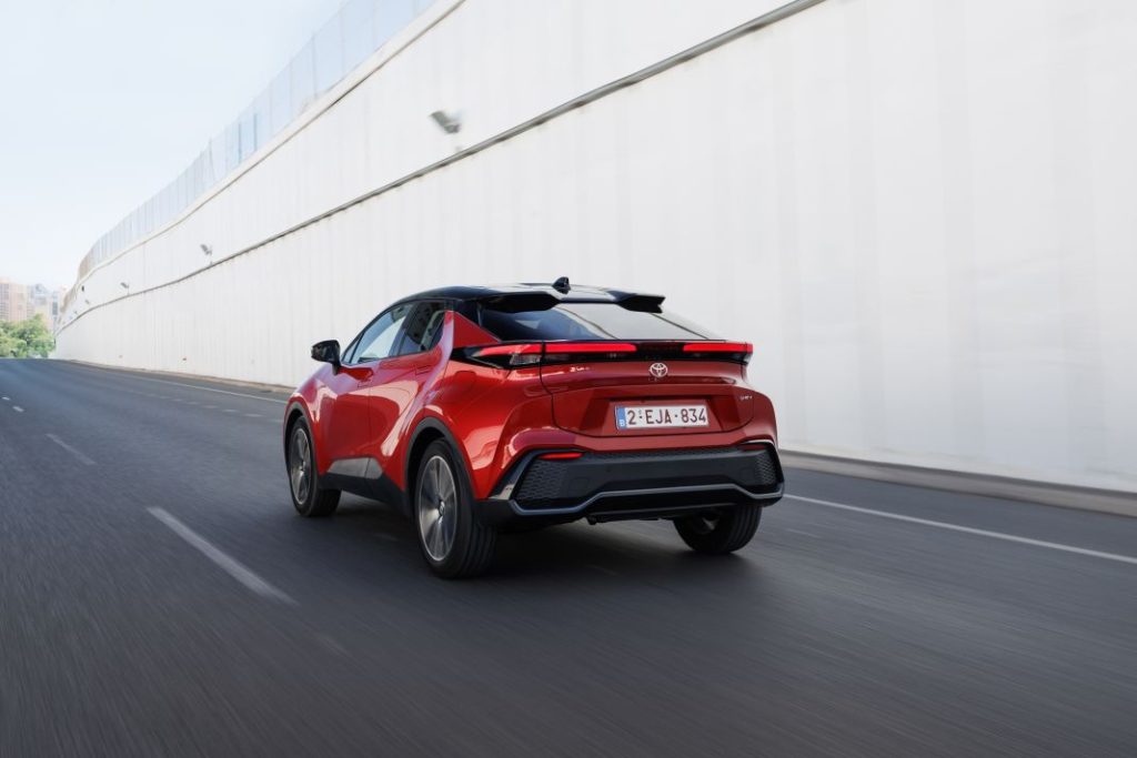 Primera prueba del Toyota C-HR 2024: Mejora en todo menos en el precio 54 Motor16 Toyota C HR prueba 49 Motor16