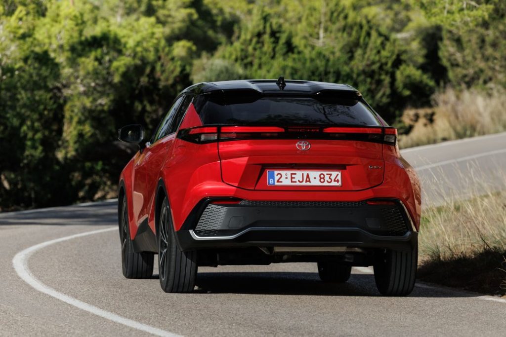Primera prueba del Toyota C-HR 2024: Mejora en todo menos en el precio 51 Motor16 Toyota C HR prueba 51 Motor16
