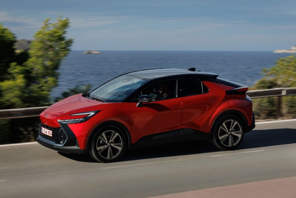 Primera prueba del Toyota C-HR 2024: Mejora en todo menos en el precio 50 Motor16 Toyota C HR prueba 52 Motor16