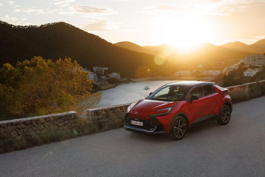 Primera prueba del Toyota C-HR 2024: Mejora en todo menos en el precio 49 Motor16 Toyota C HR prueba 53 Motor16