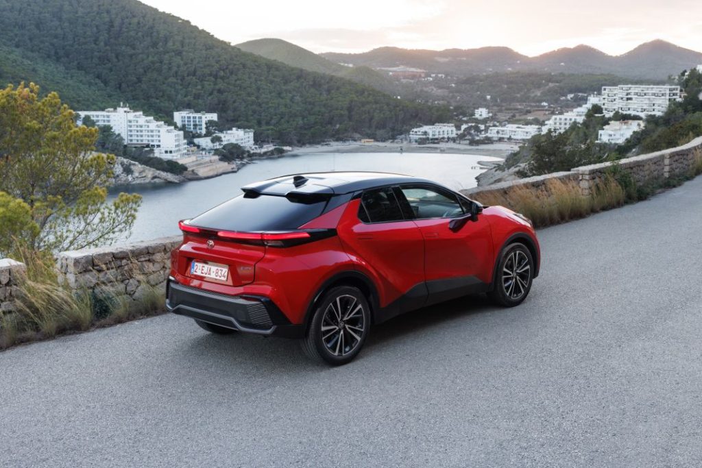 Primera prueba del Toyota C-HR 2024: Mejora en todo menos en el precio 48 Motor16 Toyota C HR prueba 54 Motor16