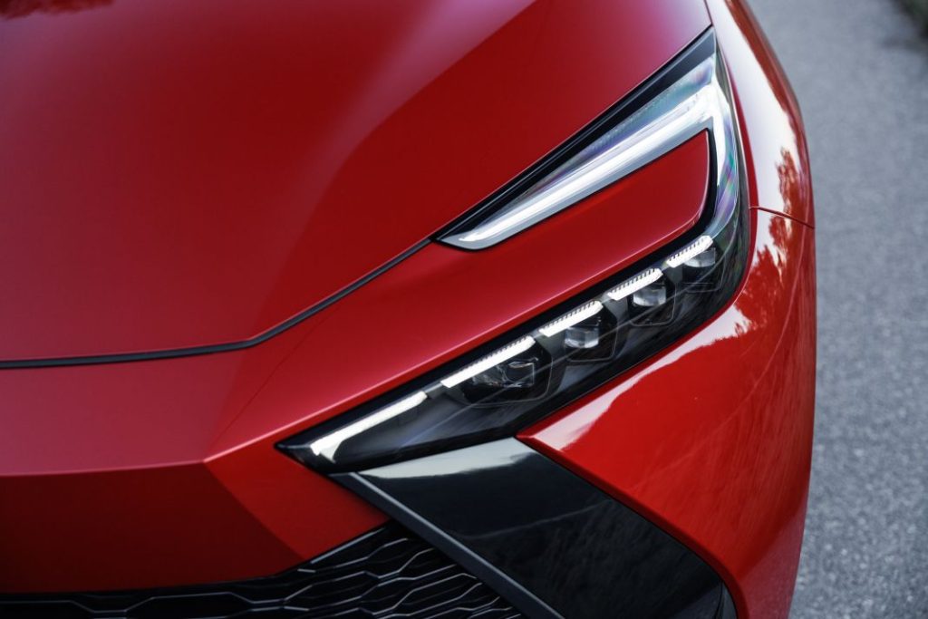Primera prueba del Toyota C-HR 2024: Mejora en todo menos en el precio 42 Motor16 Toyota C HR prueba 55 Motor16
