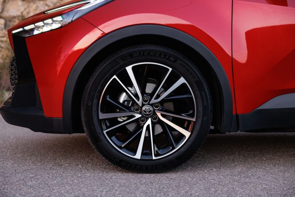 Primera prueba del Toyota C-HR 2024: Mejora en todo menos en el precio 43 Motor16 Toyota C HR prueba 56 Motor16