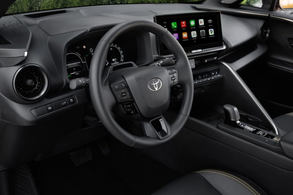 Primera prueba del Toyota C-HR 2024: Mejora en todo menos en el precio 47 Motor16 Toyota C HR prueba 60 Motor16