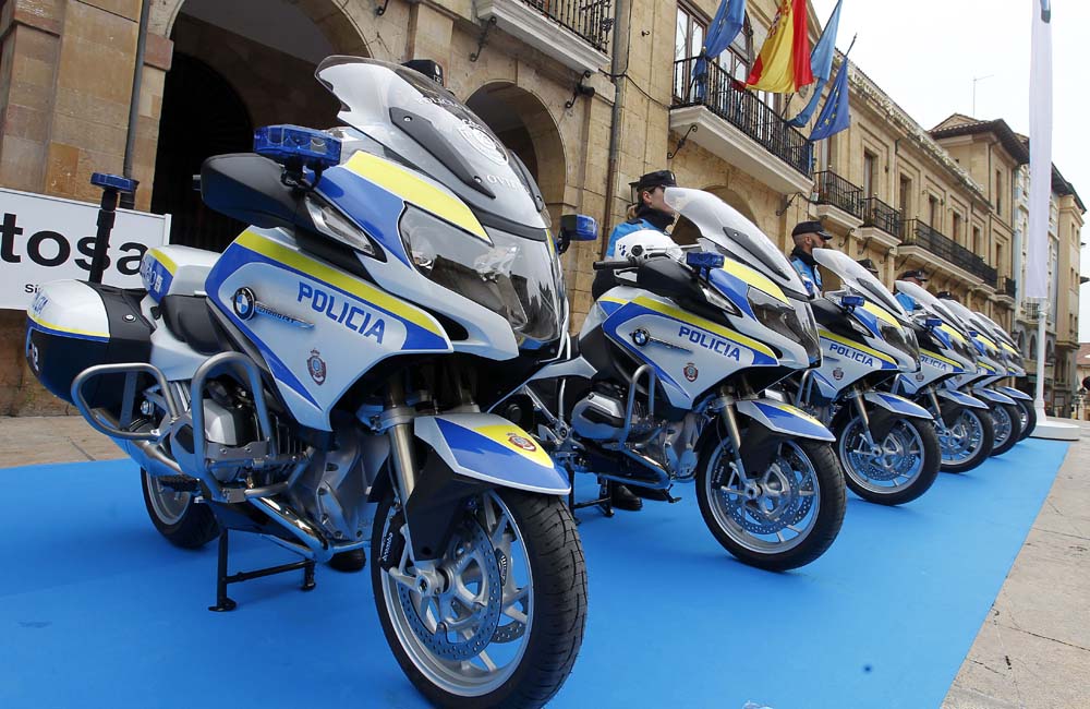 Vehículos de emergencia BMW. Guardia Civil, Policía, bomberos... 10 Motor16 Vehiculos BMW de emergencia y autoridades 7 1 Motor16