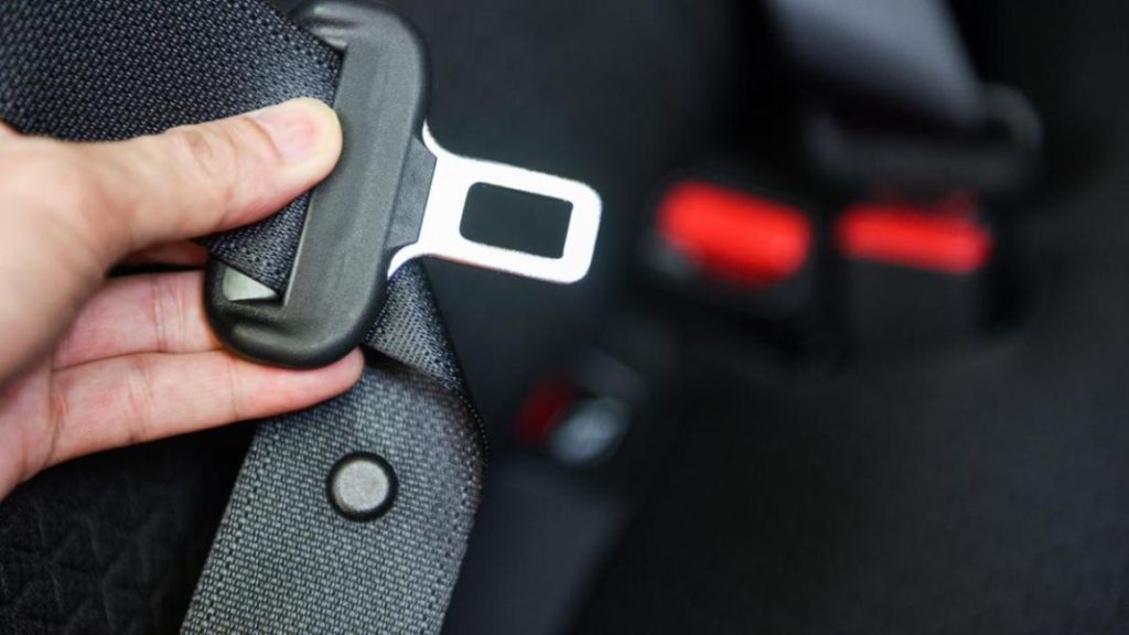 El motivo por el que la DGT recomienda llevar los cinturones traseros abrochados aunque no viaje nadie 29 Motor16 cuidado