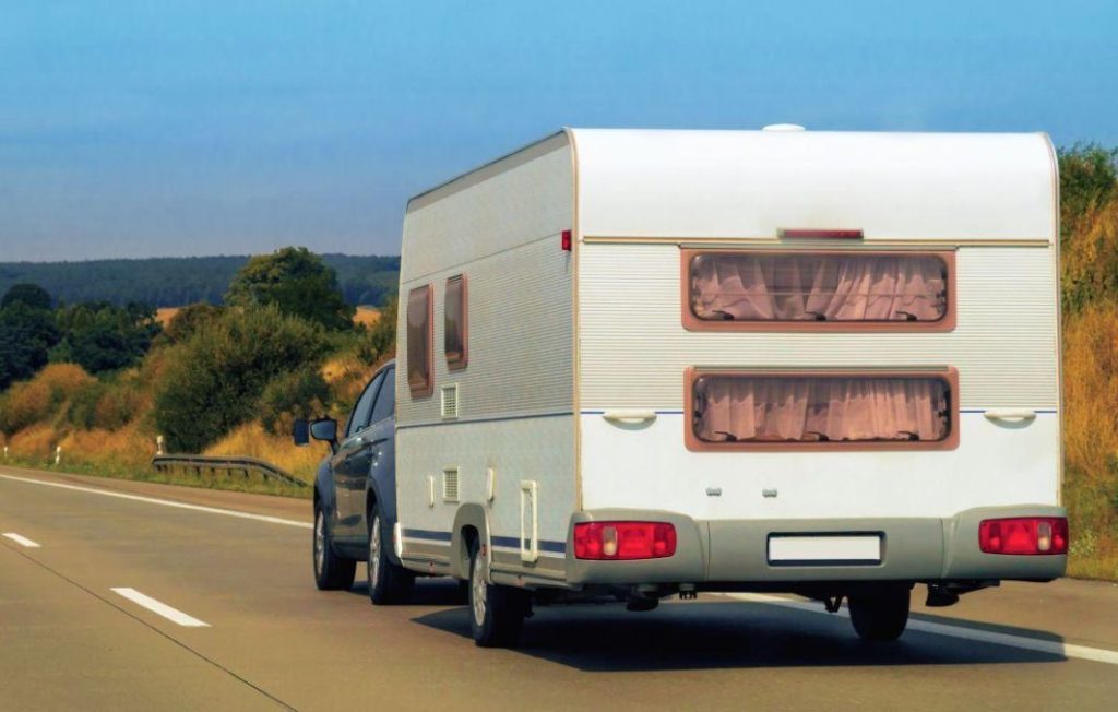 El 'boom' de las caravanas obliga a la DGT a replantearse las cosas: Nuevas multas están al caer 104 Motor16 seguridad
