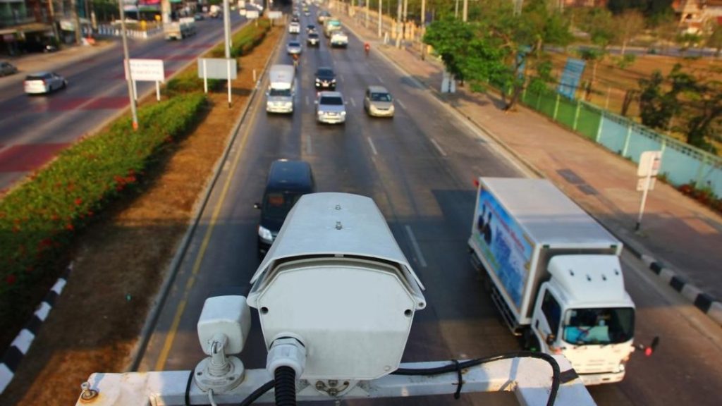 Si no quieres que te multe un radar de velocidad, estas son las aplicaciones que debes instalar en tu móvil 114 Motor16 normas