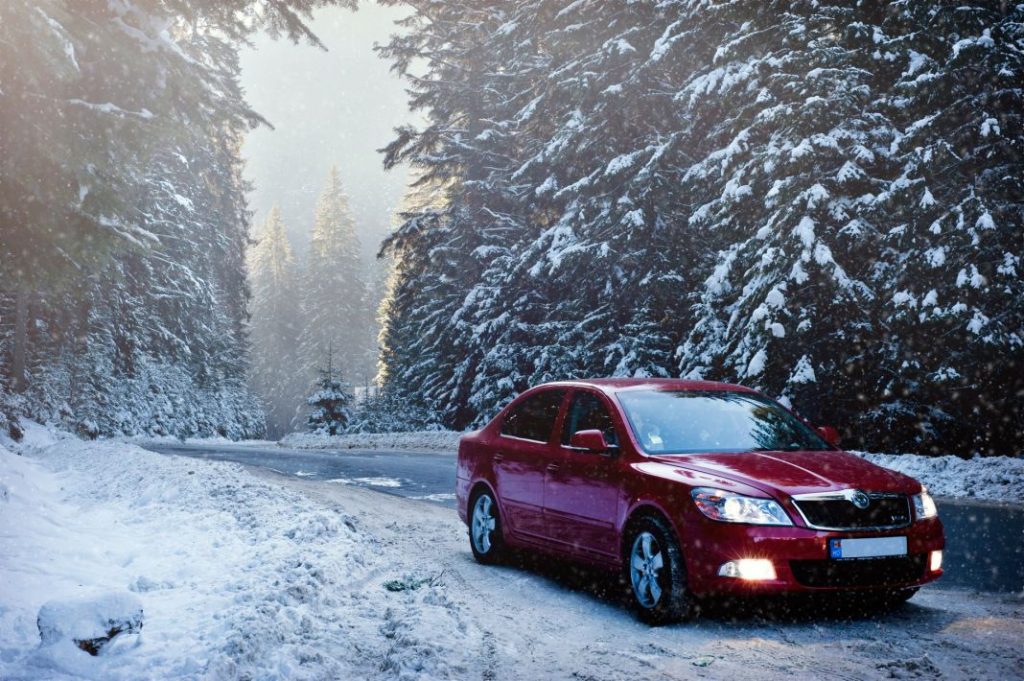 Los 7 imprescindibles de la DGT para conducir en invierno 86 Motor16 DGT