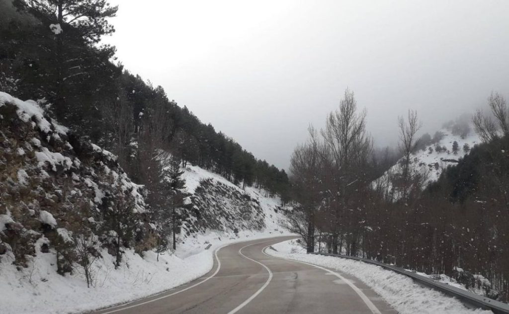 La Guardia Civil de Tráfico te explica qué es conducir 'encarrilado' y cómo afecta a tu seguridad 41 Motor16 conductores