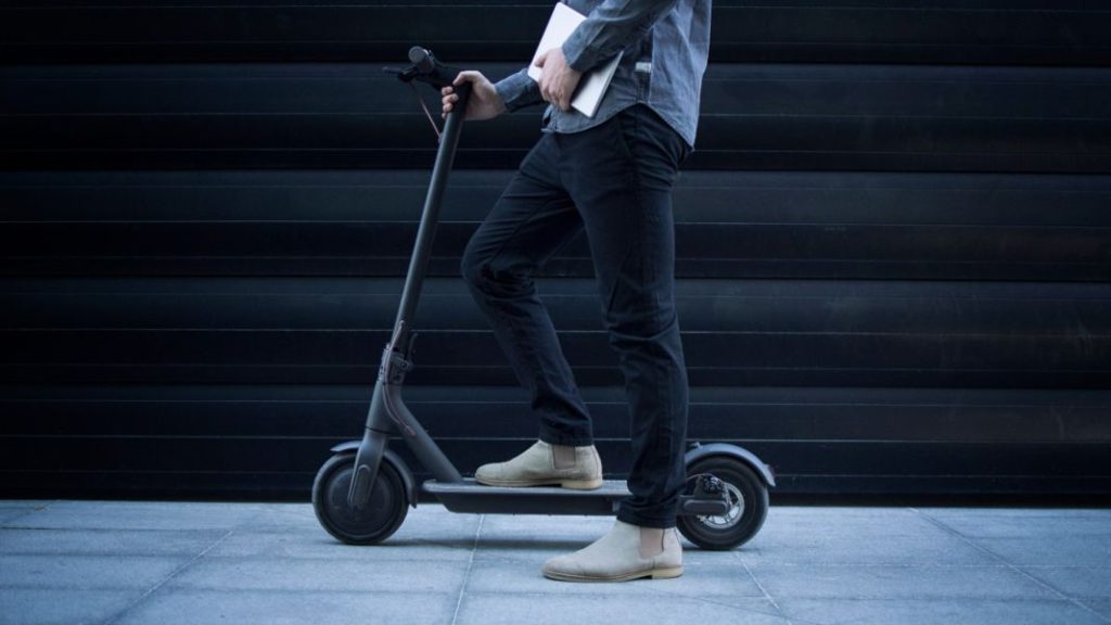 El código que deberá tener visible desde ya tu patinete eléctrico si no quieres que te multen 10 Motor16 patinete