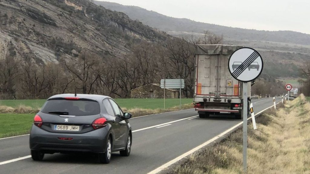 Conduciendo con seguridad: claves para realizar un adelantamiento correcto 2 Motor16 f.elconfidencial.com original 387 136 226 387136226d39ab8966bd9d70ac48d1e9 Motor16