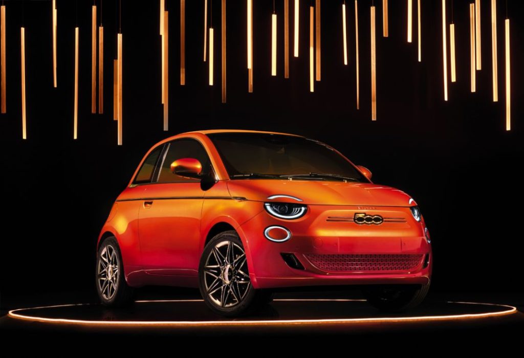 Los Fiat 500e diseñados por Armani, Bvlgari y Kartell, a subasta 2 Motor16 fiat 500 e bulgari1 Motor16