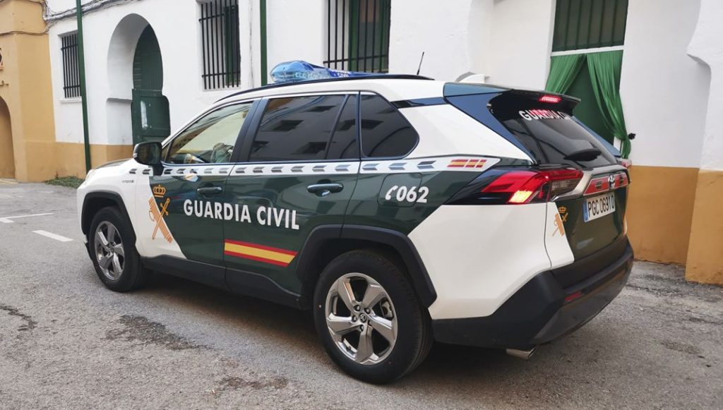 coches guardia civil. RAV4.