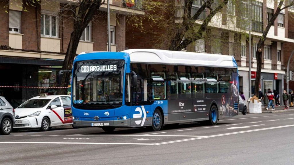 Durante estos tres días vas a poder subir gratis a los autobuses de la EMT 114 Motor16 autobús