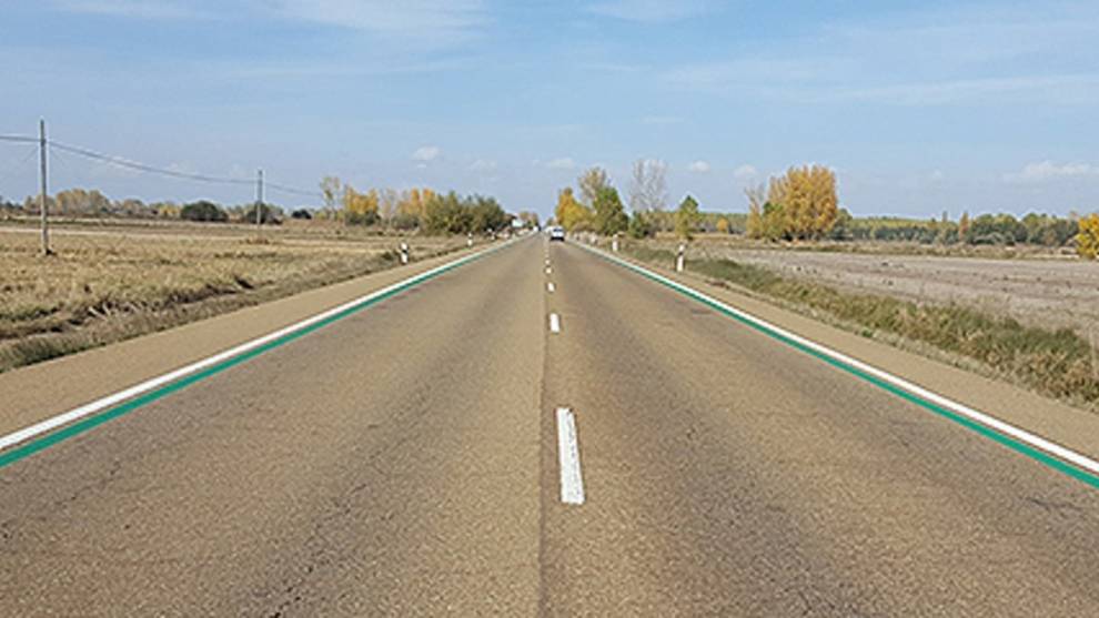Así son las líneas verdes que vemos en algunas carreteras y que han causado furor fuera de nuestras fronteras 66 Motor16 lineas Motor16