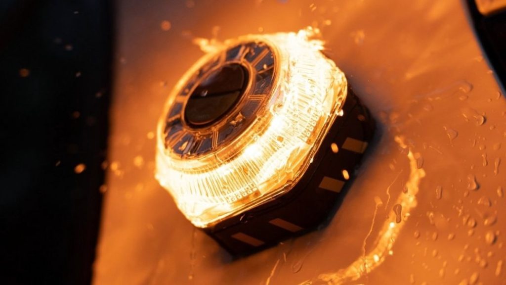 La luz de emergencia V16 conectada más barata del mercado la encuentras en Amazon. Es un chollo 118 Motor16 mercado