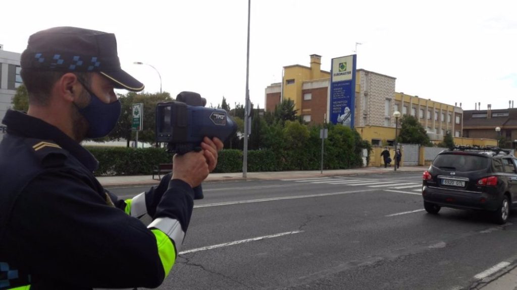 Esta es la pistola radar que la Guardia Civil de Tráfico está usando ya en las carreteras 78 Motor16 Guardia