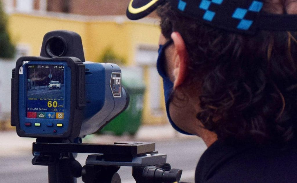 Esta es la pistola radar que la Guardia Civil de Tráfico está usando ya en las carreteras 77 Motor16 radar